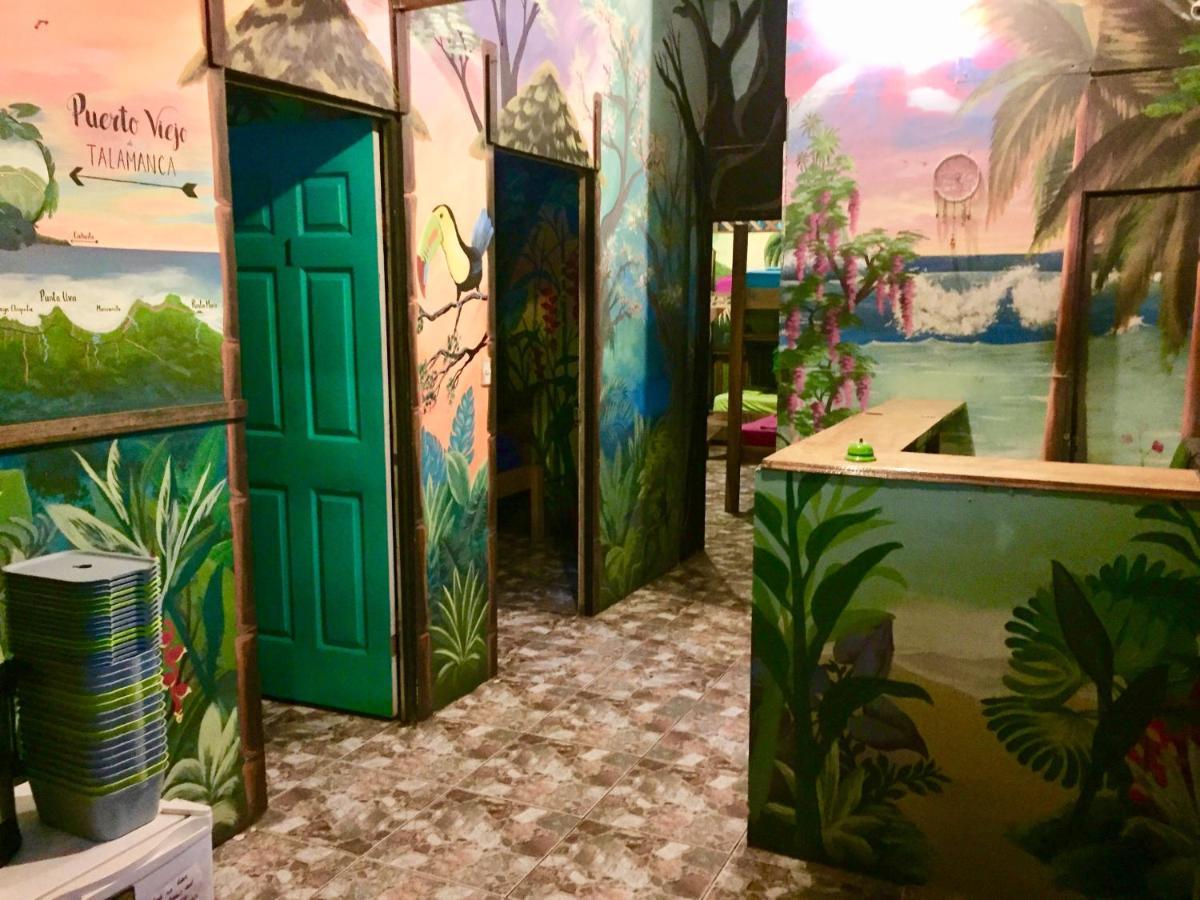 Oasis Beachfront Hostel Puerto Limon Dış mekan fotoğraf