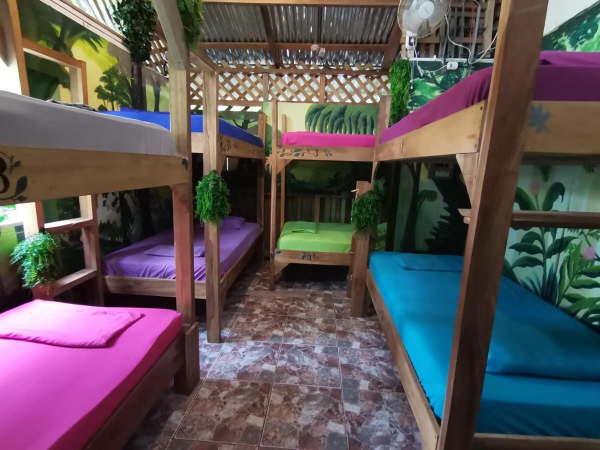 Oasis Beachfront Hostel Puerto Limon Dış mekan fotoğraf
