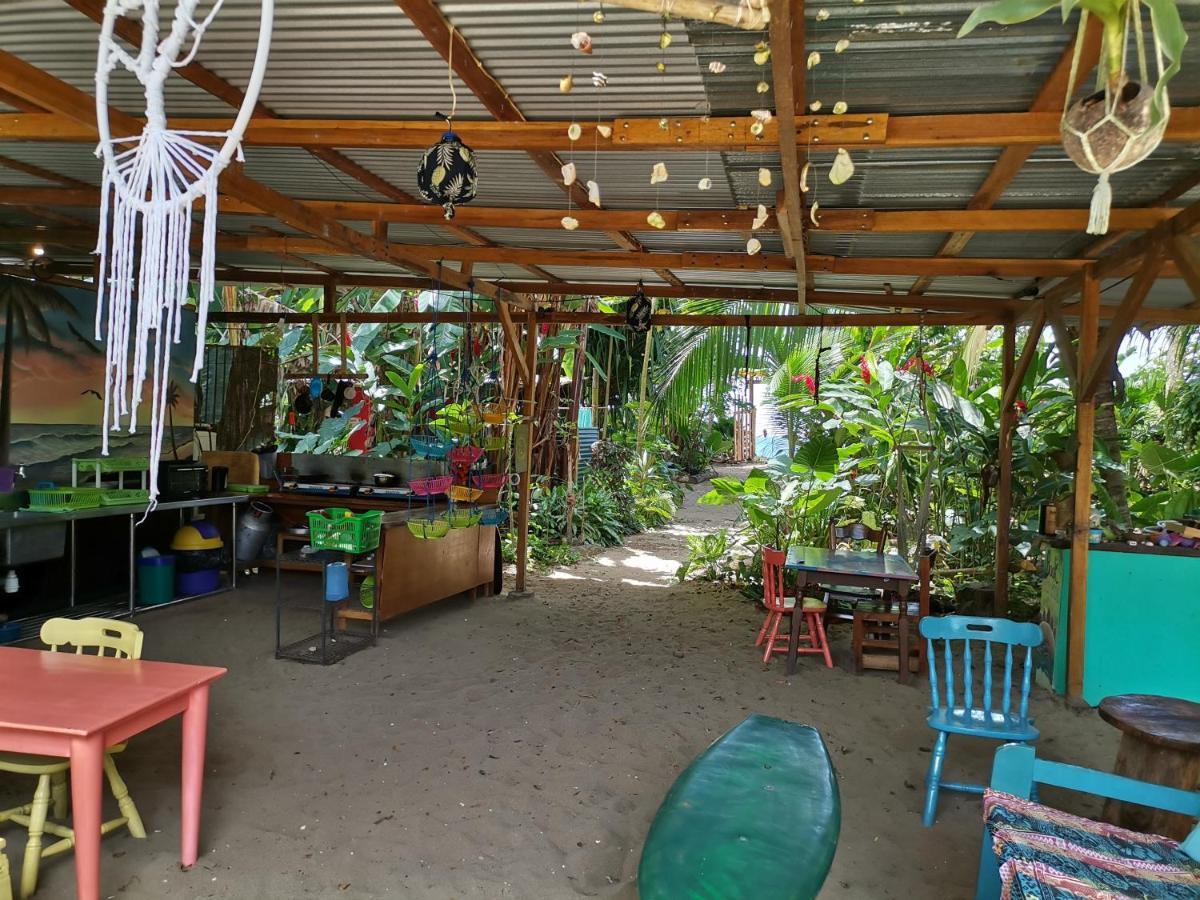 Oasis Beachfront Hostel Puerto Limon Dış mekan fotoğraf