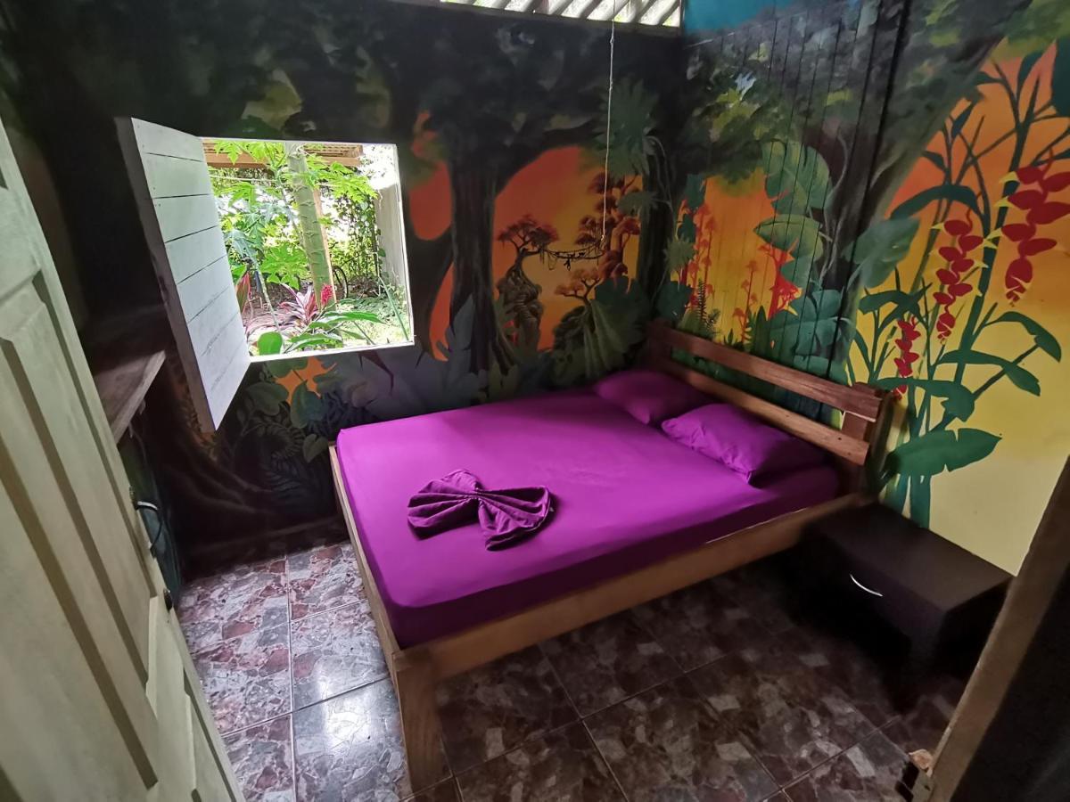 Oasis Beachfront Hostel Puerto Limon Dış mekan fotoğraf