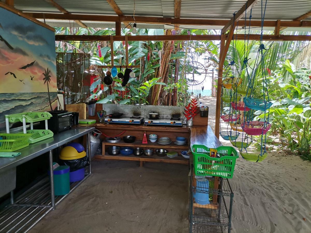 Oasis Beachfront Hostel Puerto Limon Dış mekan fotoğraf